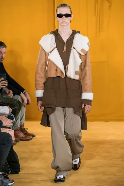 Look 30